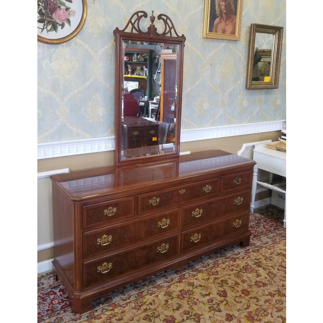 Drexel Heritage Banded Mahogany Chippendale Style Bedroom Dresser w