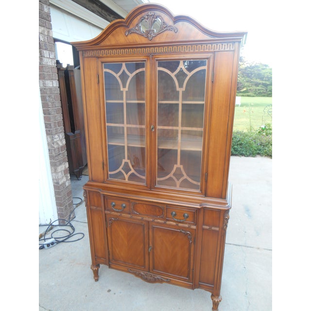 Vintage Bernhardt China Cabinet | Chairish