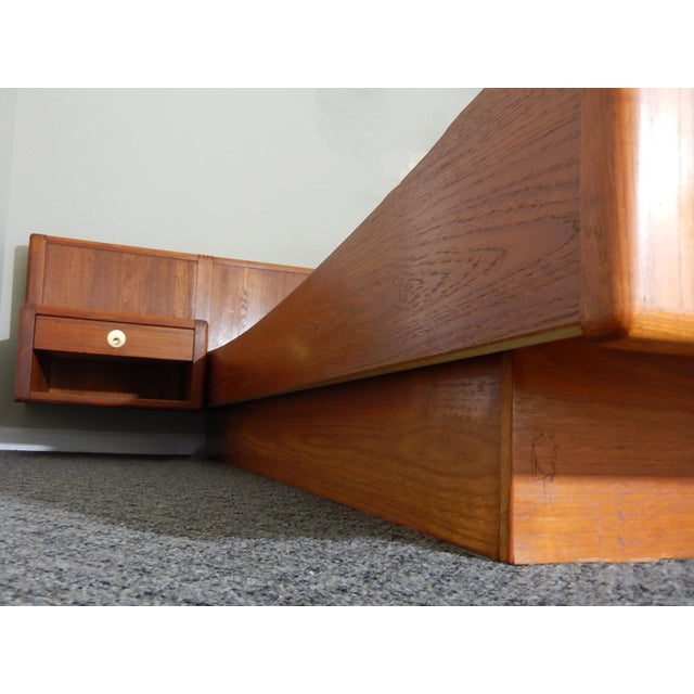 D-Scan Mid-Century Modern Danish Teak King Platform Bed ...