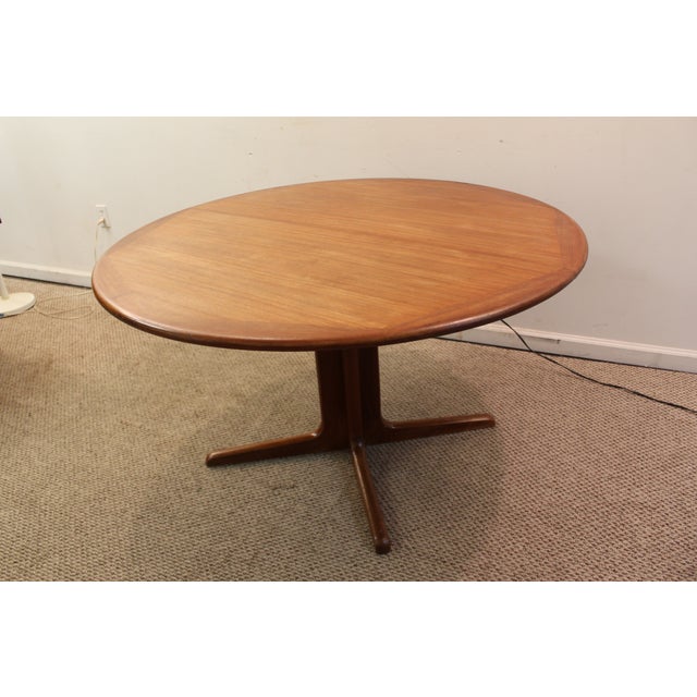 Mid-Century Danish Modern Teak Round Dining Table | Chairish (640 x 640 Pixel)