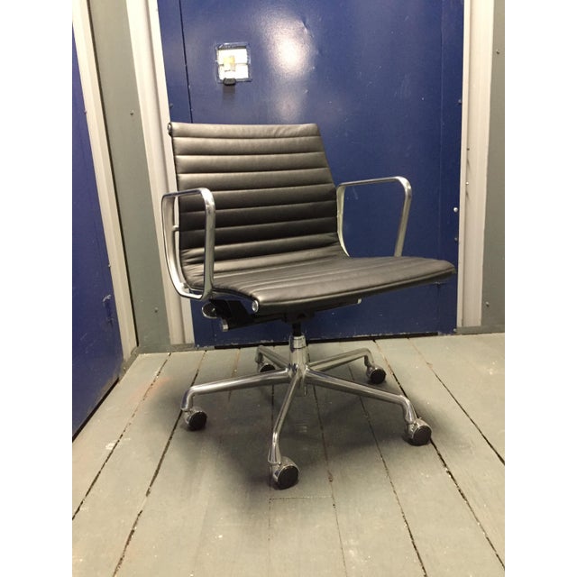 Eames Aluminum Group Management Chairs Set of 5 Chairish